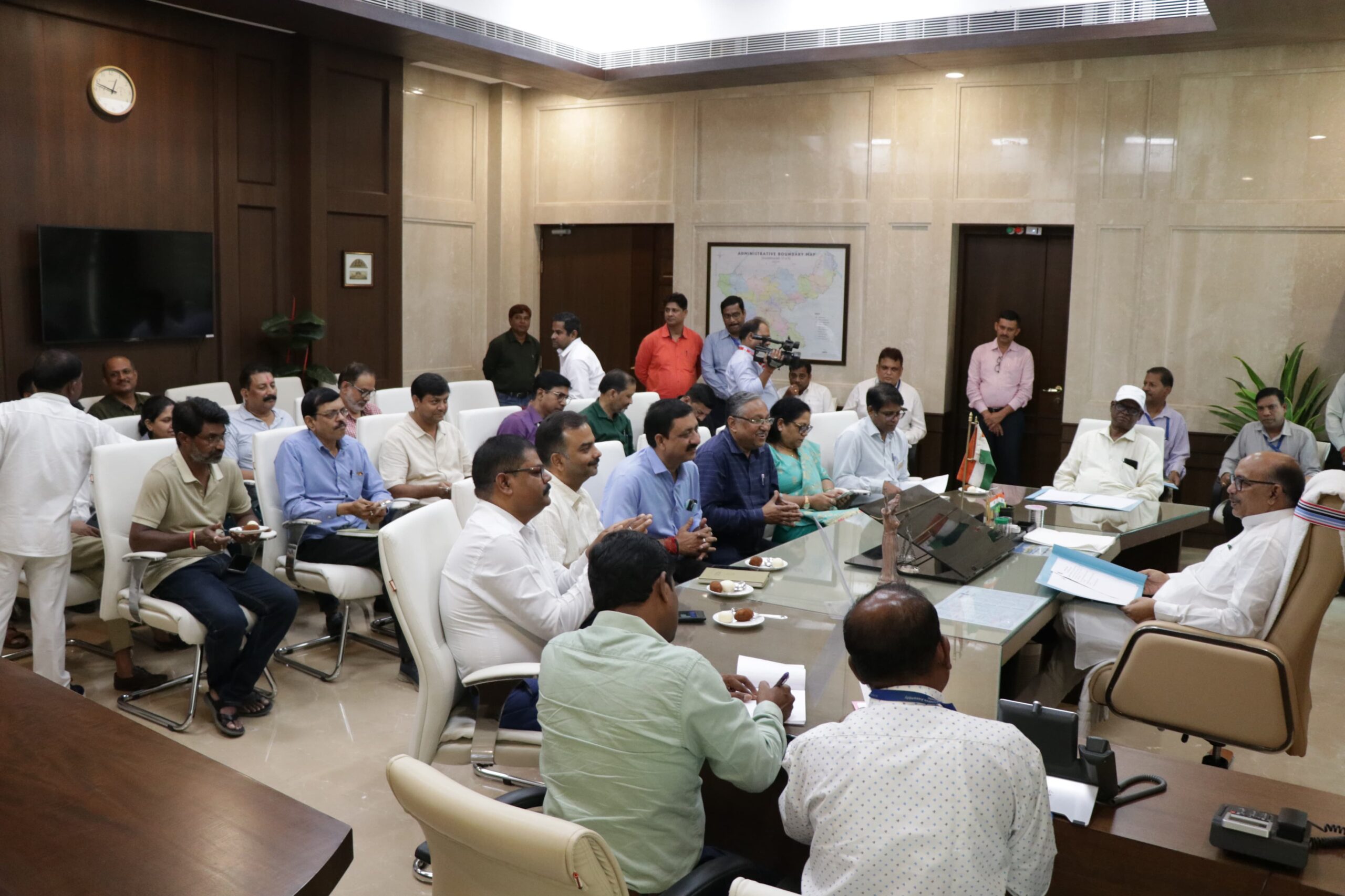 मानसून सत्र के निमित्त प्रेस सलाहकार समिति के साथ माननीय अध्यक्ष महोदय की बैठक।