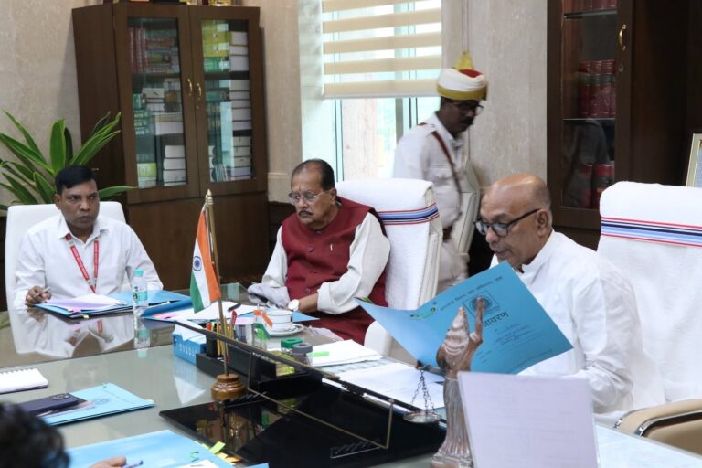मॉनसून सत्र के संबंध में वरीय पदाधिकारियों के साथ उच्चस्तरीय बैठक ।