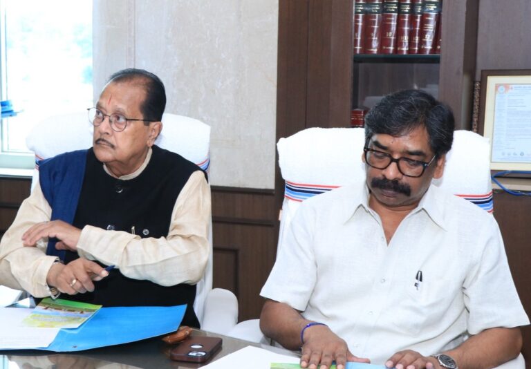 (मॉनसून) सत्र के आलोक में  विधायक दल के नेताओं के साथ बैठक। 